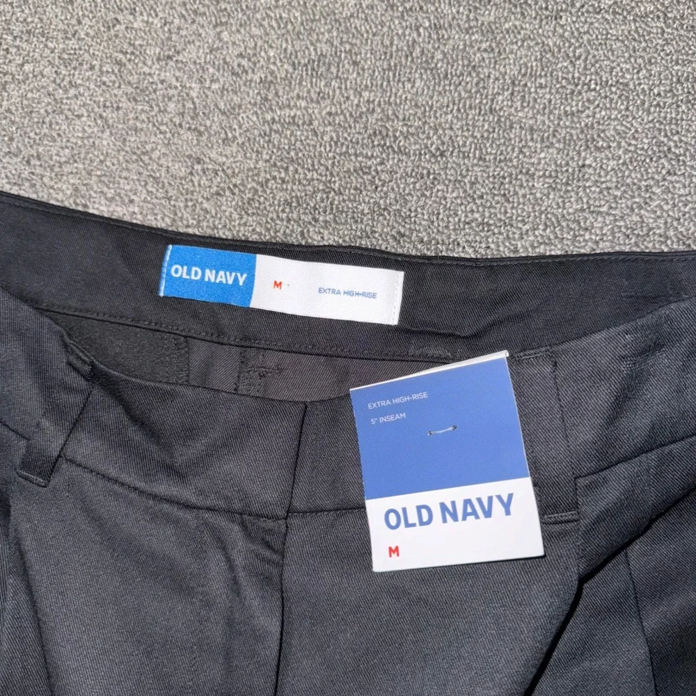 NWT Old Navy Extra High Rise Pleated Shorts Black 5 Inch Size Medium Minimalist